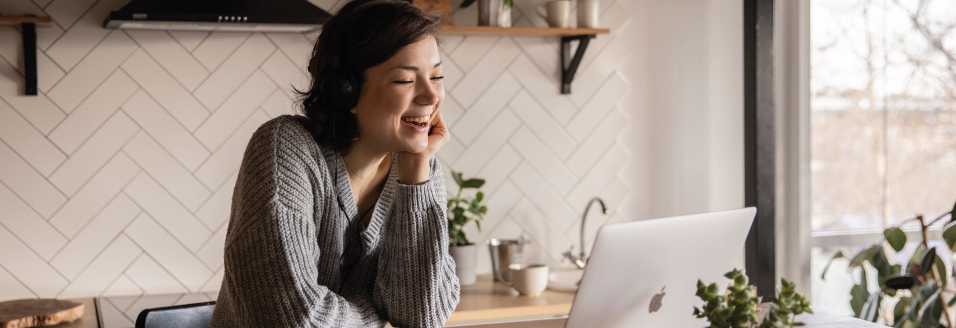 Mujer aprendiendo español